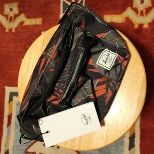 Herschel NWT Seventeen HIP Waist Fanny PACK DARK OLIVE PALM